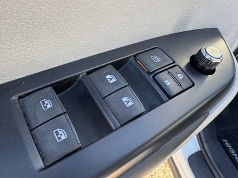 Certified 2018 Toyota Highlander XLE image 10