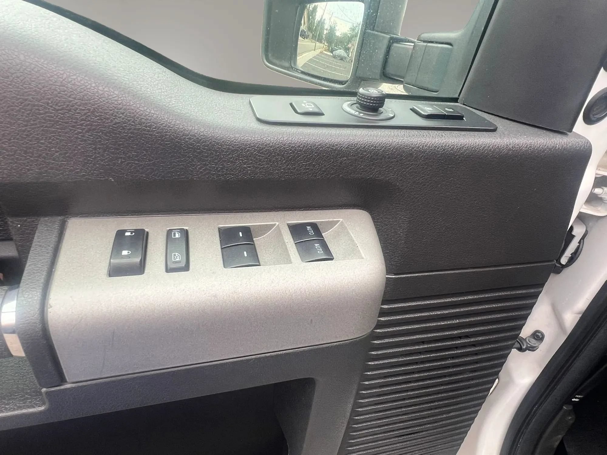 Used 2016 Ford F250 Lariat w/ Lariat Ultimate Package AWD/4WD image 12