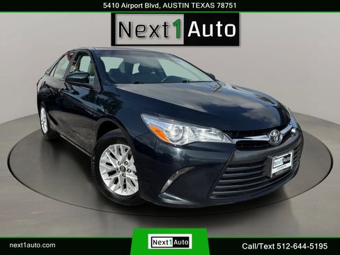 Used 2017 Toyota Camry LE FWD image 1
