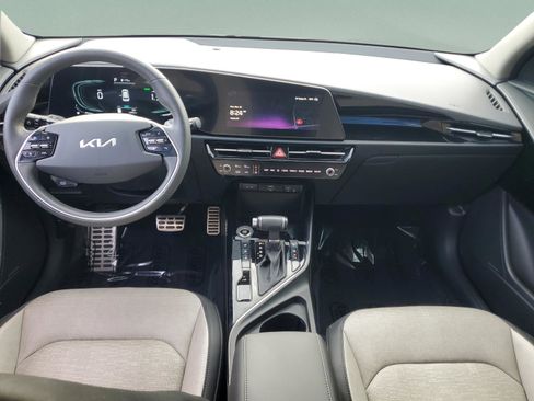 Certified 2024 Kia Niro SX Touring FWD image 13