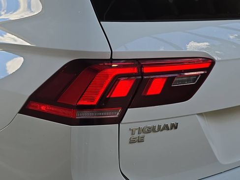 Used 2020 Volkswagen Tiguan SE R-Line AWD/4WD image 34