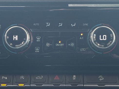 Used 2025 GMC Sierra 1500 AT4 w/ AT4 Premium Package image 4