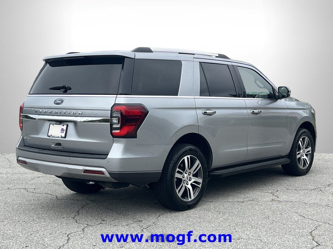 Certified 2024 Ford Expedition Limited RWD image 3