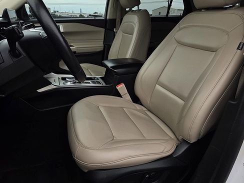 Used 2023 Ford Explorer XLT w/ Equipment Group 202A RWD image 19