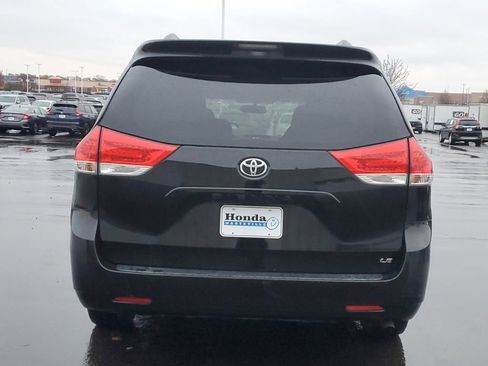 Used 2011 Toyota Sienna LE image 6