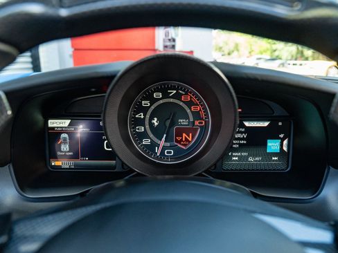 Used 2021 Ferrari F8 Tributo image 32