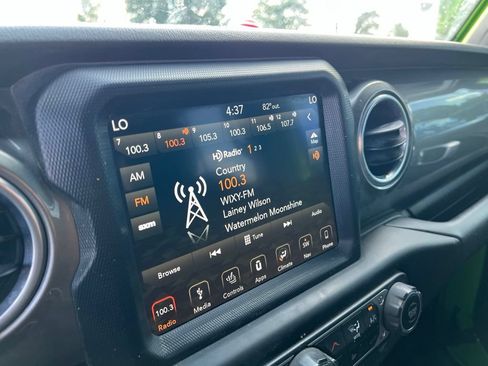Used 2018 Jeep Wrangler Unlimited Sahara AWD/4WD image 2