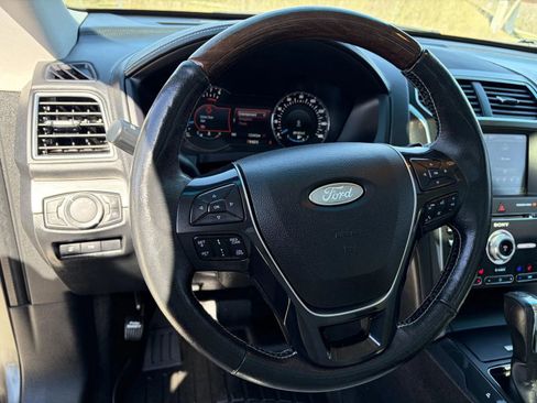 Used 2016 Ford Explorer Platinum image 12