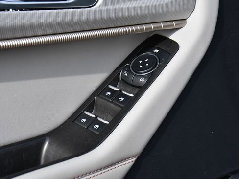 Used 2025 Ford Explorer Active w/ Active Comfort Package image 23