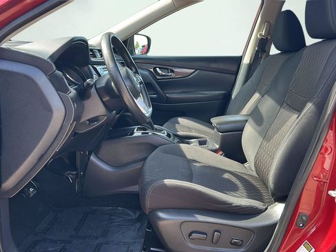 Used 2018 Nissan Rogue SV AWD/4WD image 2