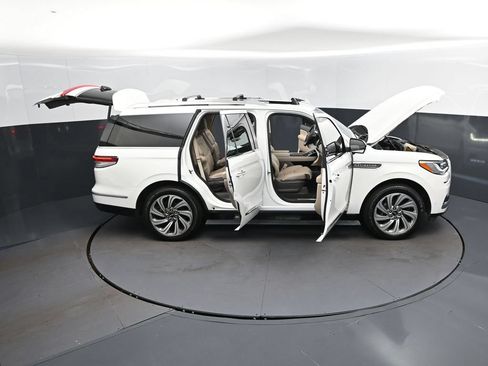 Used 2023 Lincoln Navigator Reserve AWD/4WD image 50