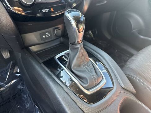 Used 2018 Nissan Rogue SV AWD/4WD image 19