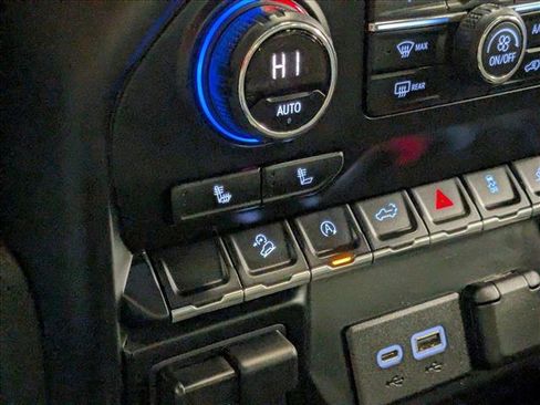 Used 2019 Chevrolet Silverado 1500 RST image 16