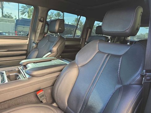 Used 2024 Jeep Wagoneer Series II w/ Convenience Group I image 13