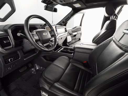 Used 2025 Ford F250 Platinum image 13