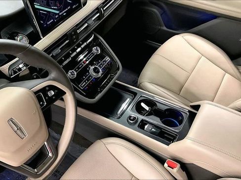 Used 2022 Lincoln Corsair FWD w/ Premium Package image 16