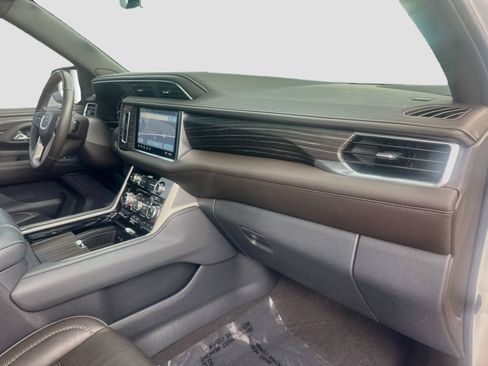 Used 2021 GMC Yukon XL Denali w/ Denali Premium Package RWD image 33