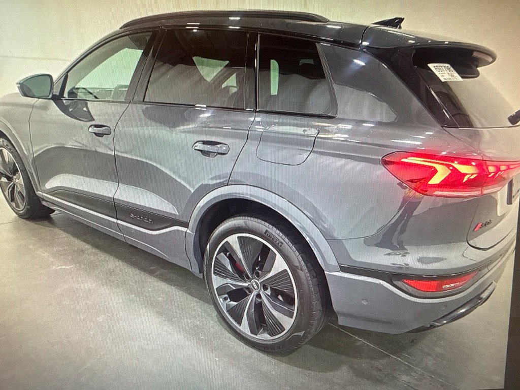 Used 2025 Audi SQ6 e-tron Prestige w/ Red Edition One AWD/4WD image 3