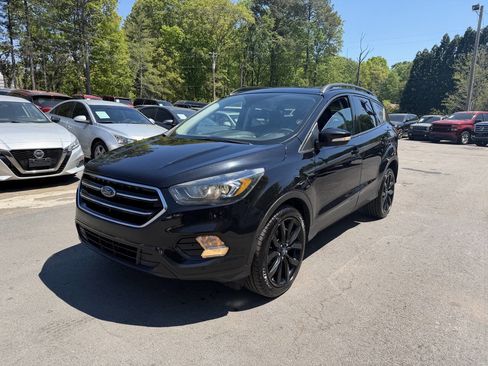 Used 2019 Ford Escape Titanium image 1