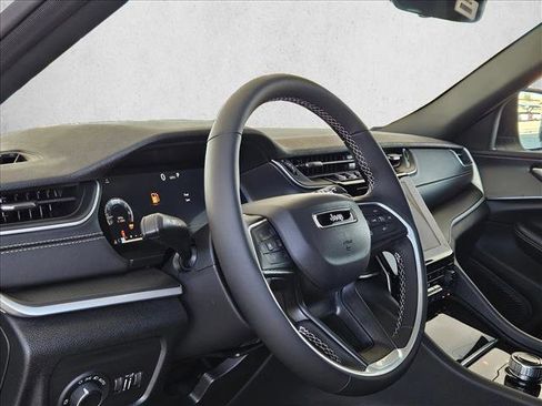 New 2025 Jeep Grand Cherokee Laredo X image 3