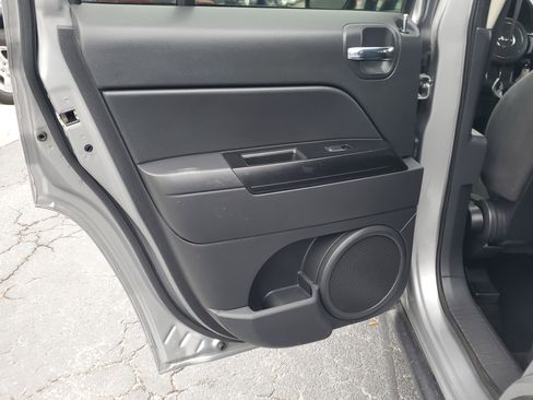 Used 2017 Jeep Patriot Latitude image 10