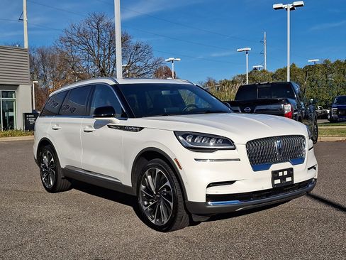 Used 2023 Lincoln Aviator Reserve w/ Equipment Group 201A image 2