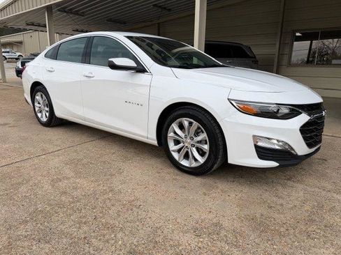 Used 2025 Chevrolet Malibu LT FWD image 2