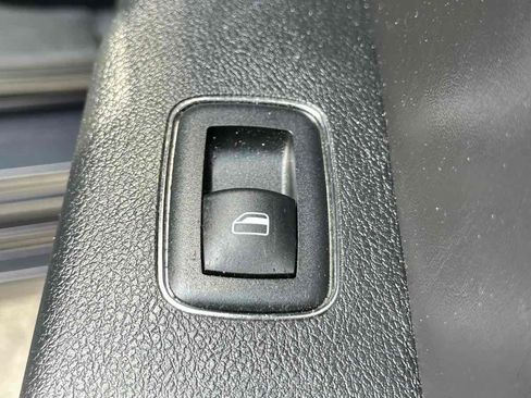 Used 2018 Chrysler 300 S RWD image 36
