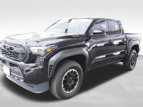 Certified 2025 Toyota Tacoma TRD Off-Road w/ TRD Off Road Upgrade Package AWD/4WD image 11
