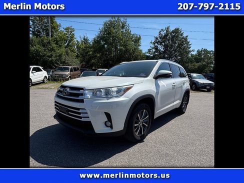 Used 2018 Toyota Highlander XLE w/ Carpet Mat Package (TMS) AWD/4WD image 1