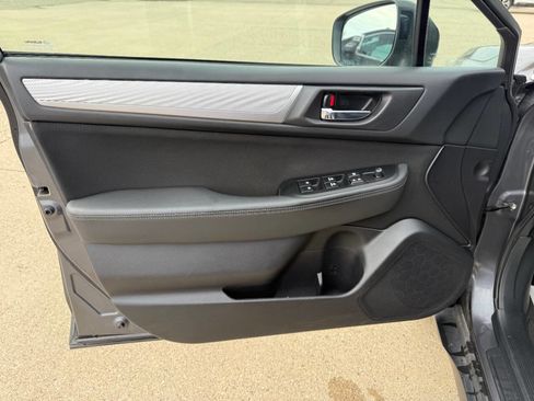 Used 2018 Subaru Outback 2.5i Premium image 9