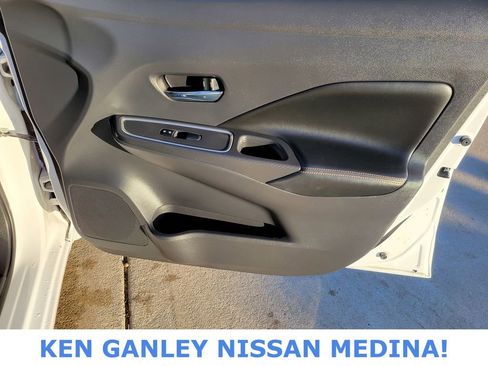 Used 2022 Nissan Versa SR w/ Convenience Package image 49