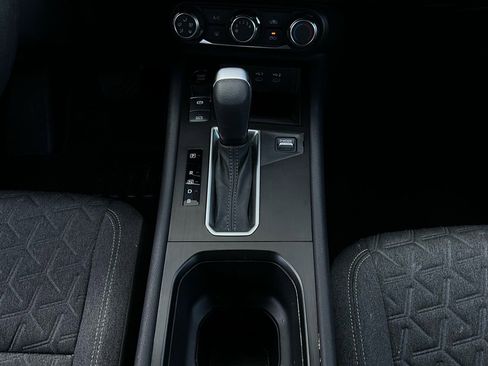 Used 2025 Nissan Kicks SV image 13