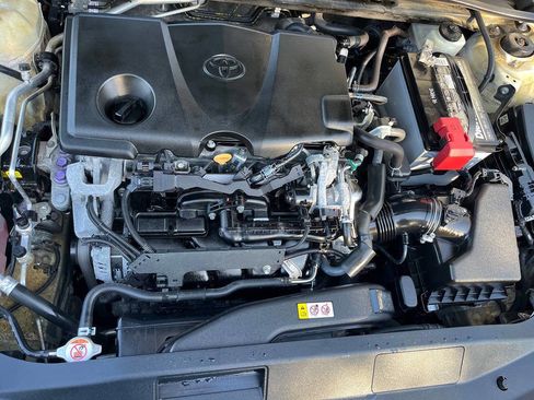 Used 2018 Toyota Camry XSE FWD image 3