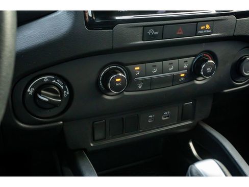 Used 2023 Nissan Frontier SV image 22