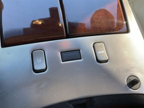 Used 2005 Cadillac XLR image 31