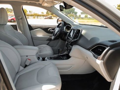 Used 2021 Jeep Cherokee Latitude Lux w/ Sun & Sound Group image 33