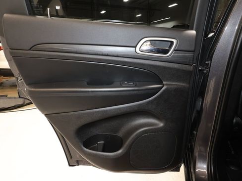 Used 2021 Jeep Grand Cherokee Laredo AWD/4WD image 20