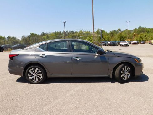 Used 2024 Nissan Altima 2.5 S FWD image 4