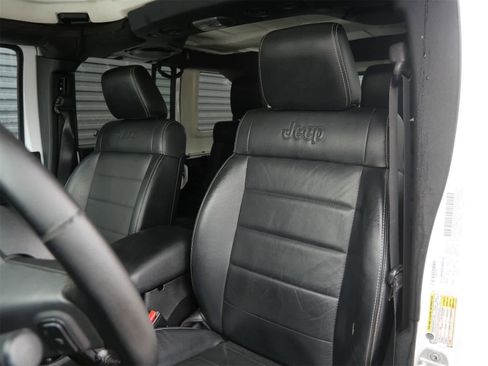 Used 2012 Jeep Wrangler Unlimited Rubicon w/ Connectivity Group image 5