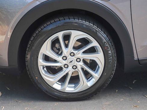 Used 2023 Chevrolet Bolt EUV LT w/ Comfort Package FWD image 10