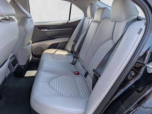 Used 2023 Toyota Camry SE w/ Cold Weather Package FWD image 17