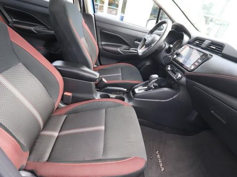 Used 2024 Nissan Versa SR FWD image 12