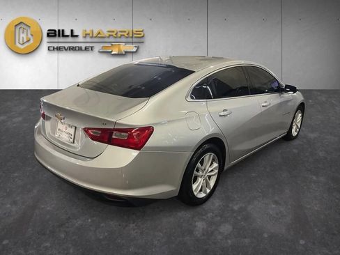 Used 2017 Chevrolet Malibu LT FWD image 2
