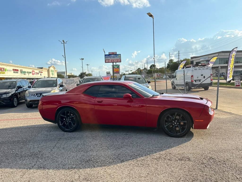 Used 2017 Dodge Challenger R/T Scat Pack w/ Leather Interior Group RWD image 9