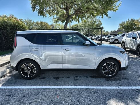 Used 2023 Kia Soul EX image 10
