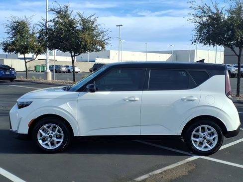Used 2023 Kia Soul S image 11