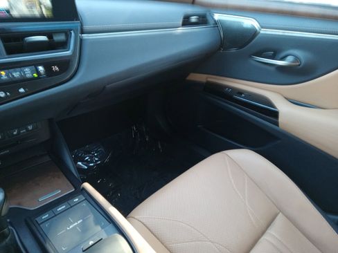 Used 2022 Lexus ES 350 Ultra Luxury w/ Accessory Package image 20