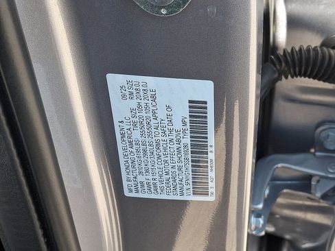 Used 2025 Honda Pilot Touring image 4