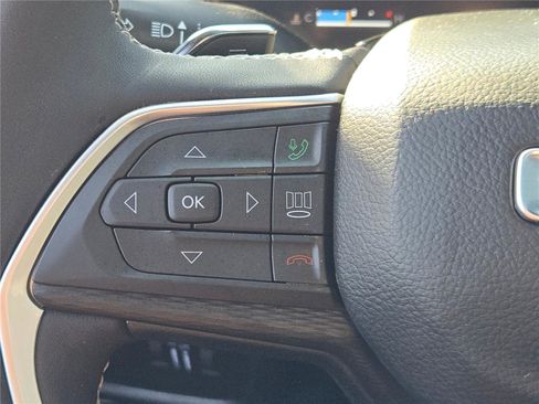 Certified 2025 Jeep Grand Cherokee Altitude image 36